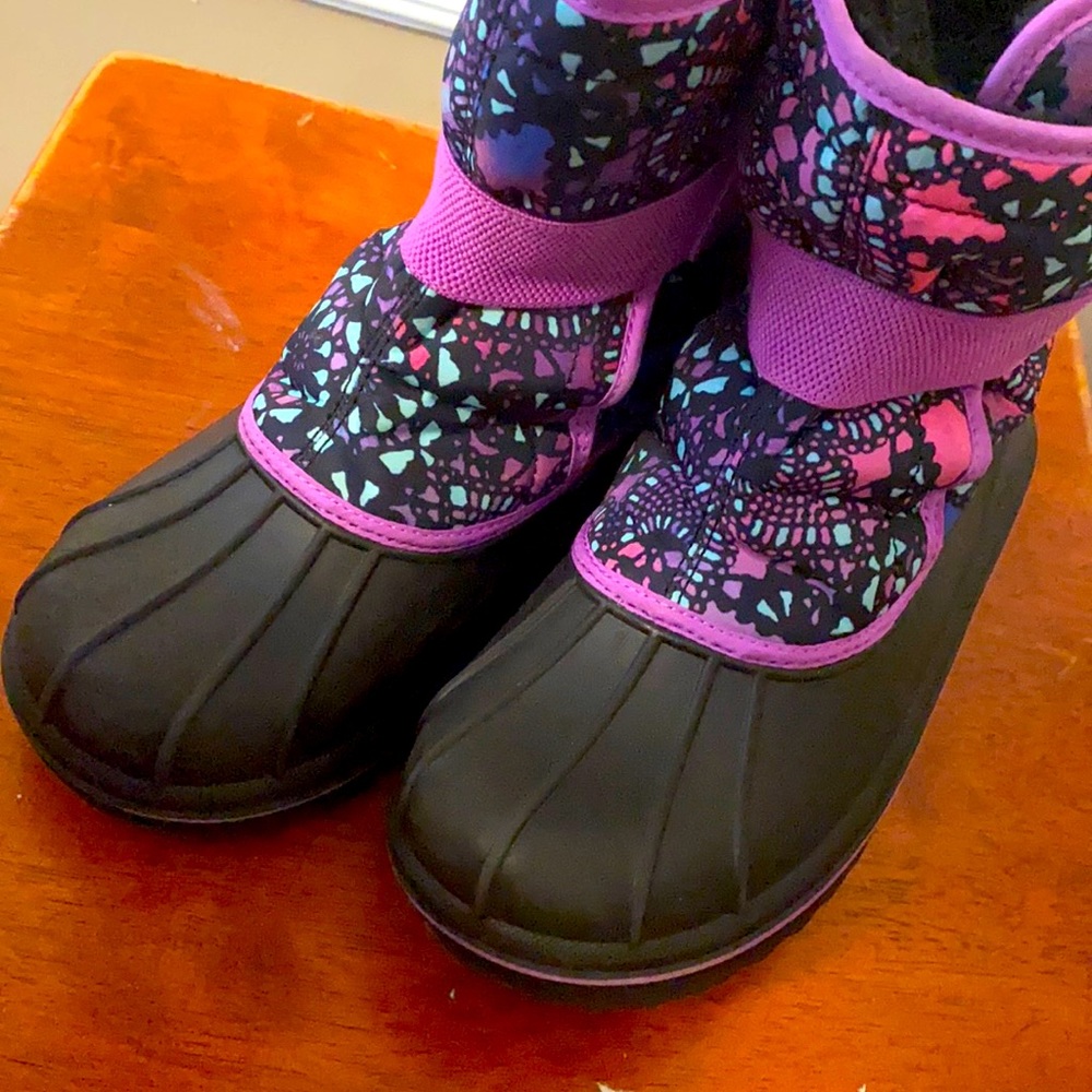 Winter boots 🥾 size 2 GREAT CONDITION